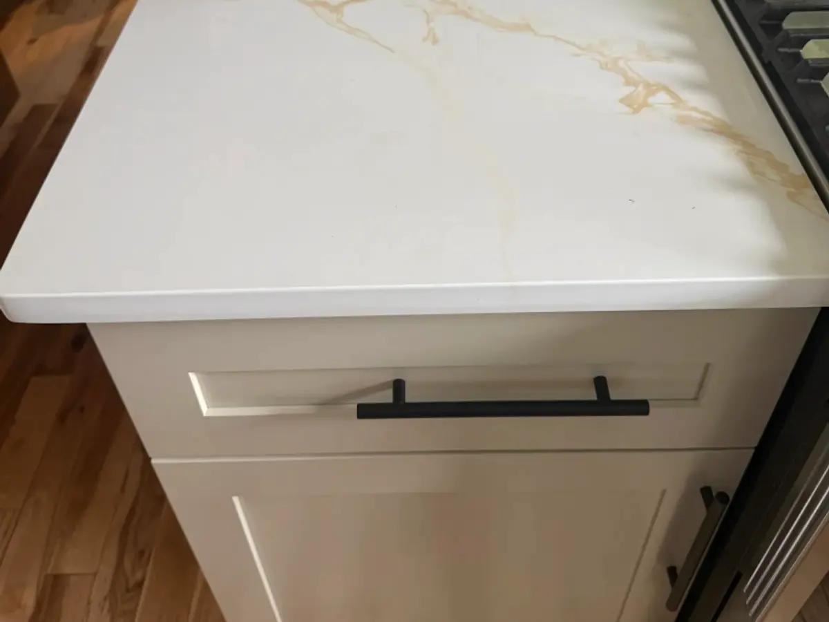 White quartz countertop with gold veining